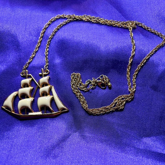 Urban Outfitters Jewelry - URBAN OUTFITTERS Gold Tone metal and enamel Ship necklace.